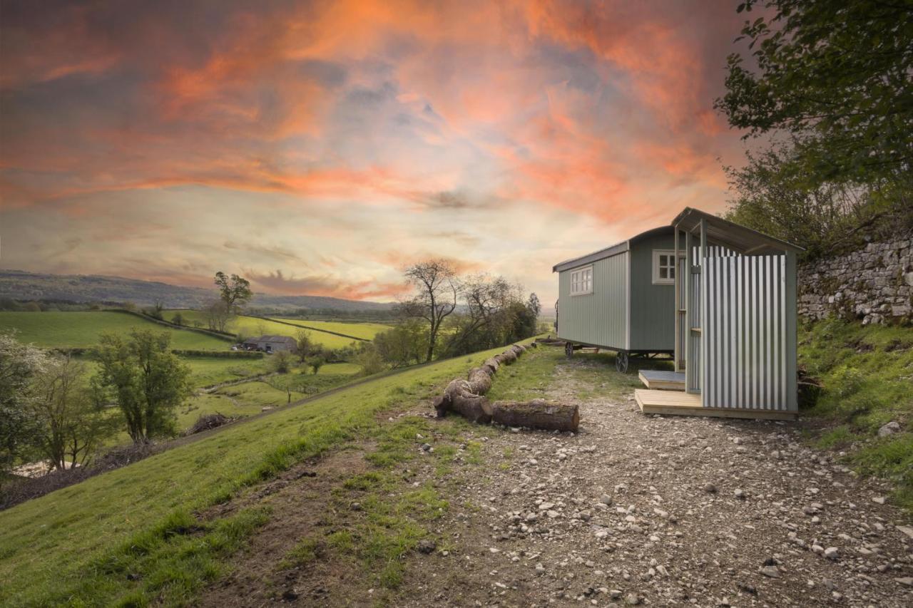 The Heron Shepherds Hut At Lyth Valley Brigsteer Extérieur photo
