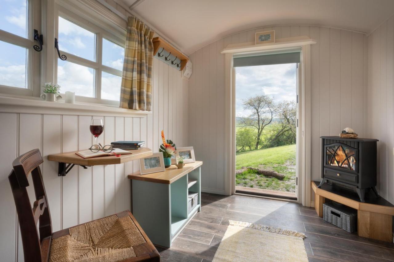 The Heron Shepherds Hut At Lyth Valley Brigsteer Extérieur photo