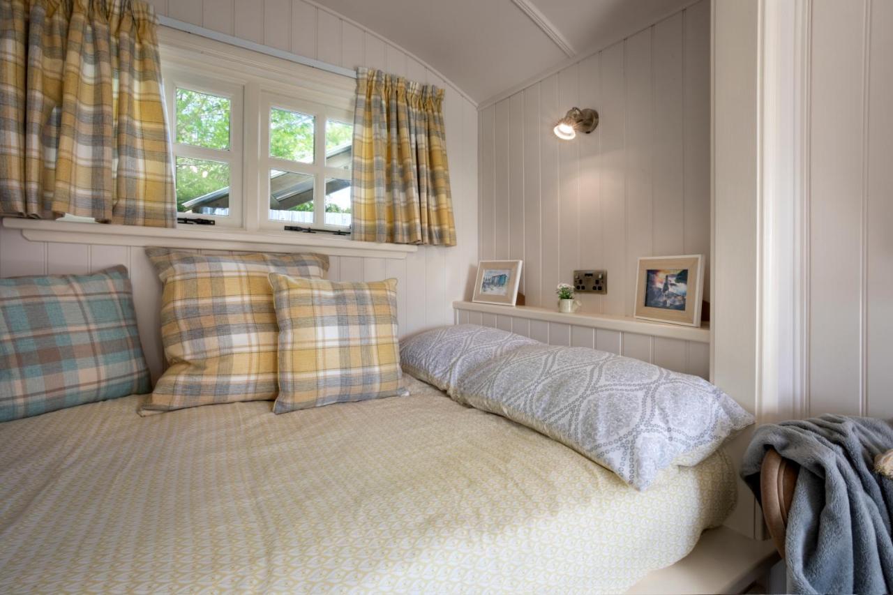 The Heron Shepherds Hut At Lyth Valley Brigsteer Extérieur photo