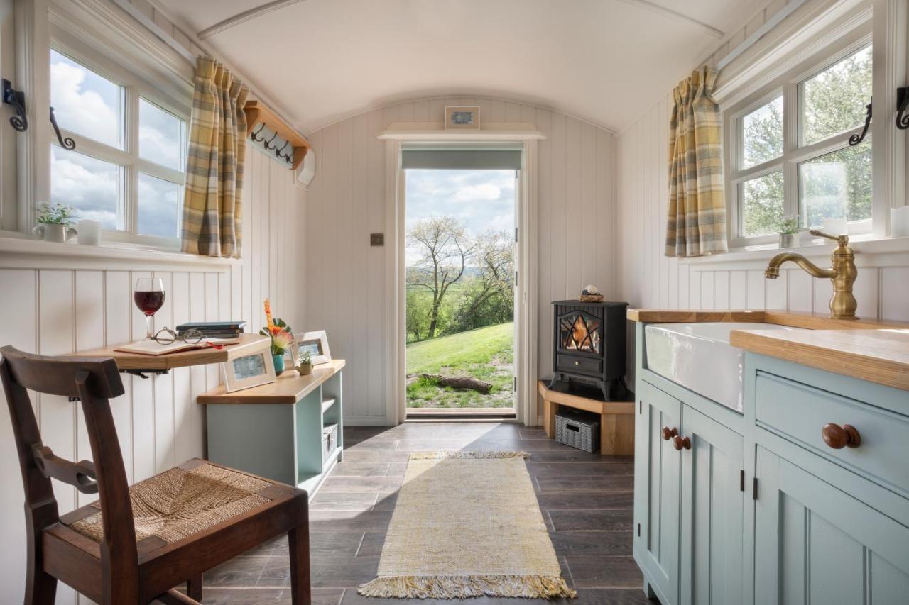The Heron Shepherds Hut At Lyth Valley Brigsteer Extérieur photo